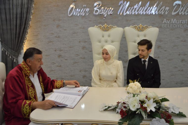 Çiftimize Bir Ömür Boyu Mutluluklar Dilerim. 